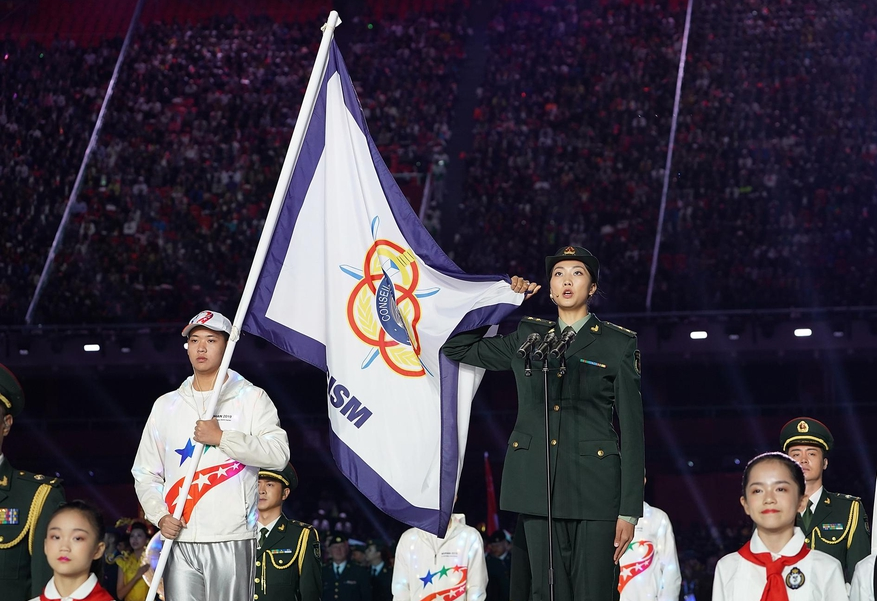 包含东南亚冠军联赛冠军产生，掌声雷动的词条